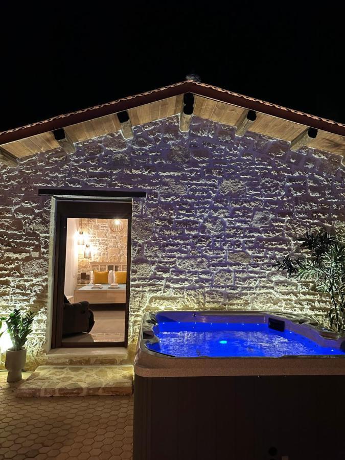 Villa Aspasia With Private Jacuzzi - Oasis Resort Kokkinos Pirgos Luaran gambar